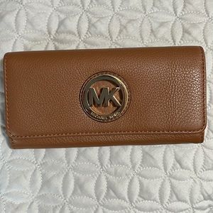 Michael kors wallet